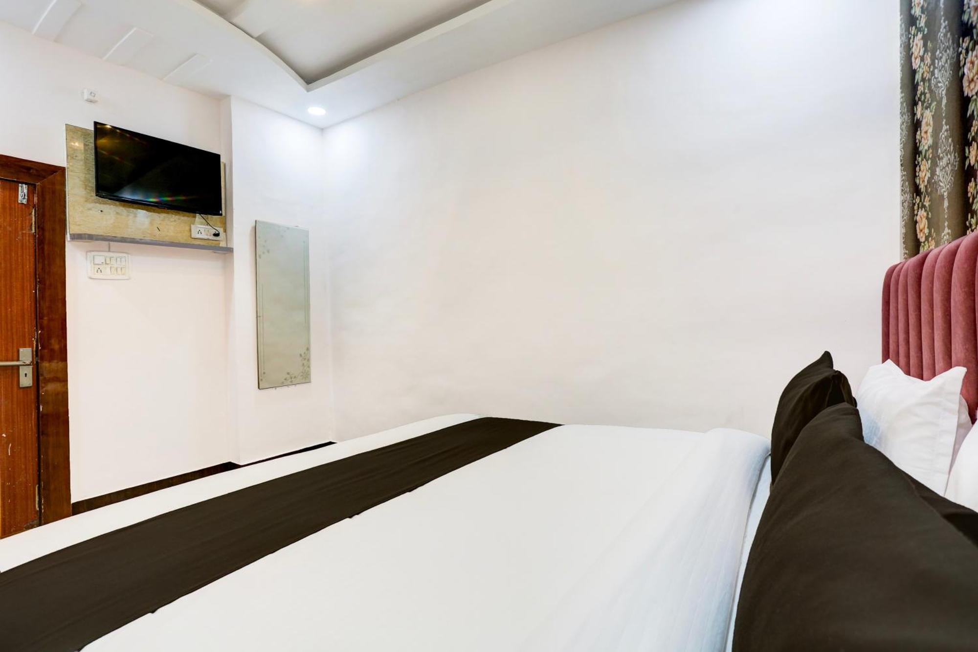 Hotel O Star Gválijar Kültér fotó