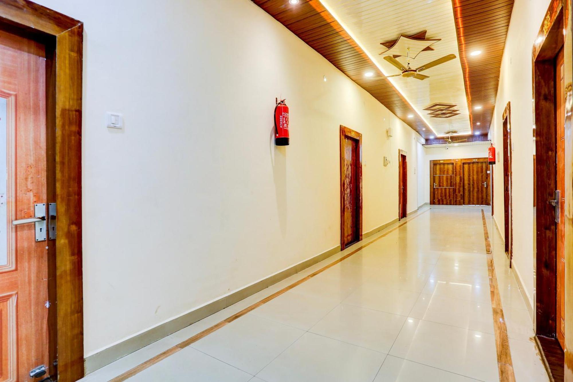 Hotel O Star Gválijar Kültér fotó